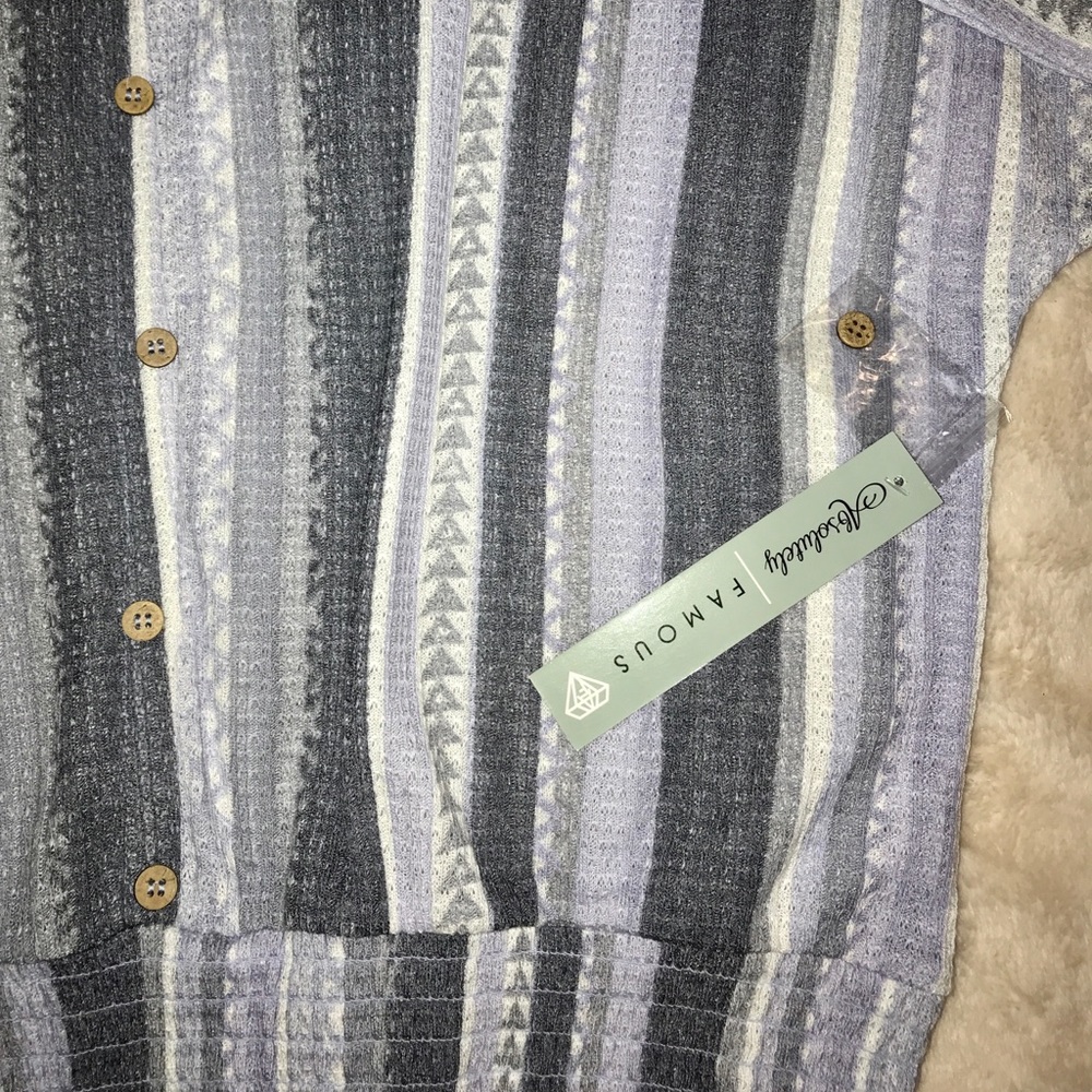 NWT Top👚 - Picture 2 of 3